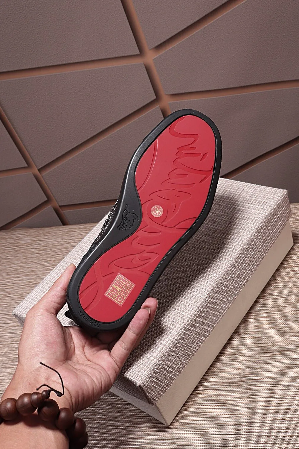 Men's shoes 💰: 460💰christian louboutin (CL red sole shoes) counter hot diamond series, casual sneakers for couples 📢 📢 📢 Exclusive hot style release🎈🎈💪Movable latex feet👻Finished outsole line [Proud]😝Female 35-40# Male 38#-46, global supply😝 [Top version]: Original imported cowhide frosted upper, top original leather lining, original molded TPU outsole, original 1:1 detail processing, original shoe last.